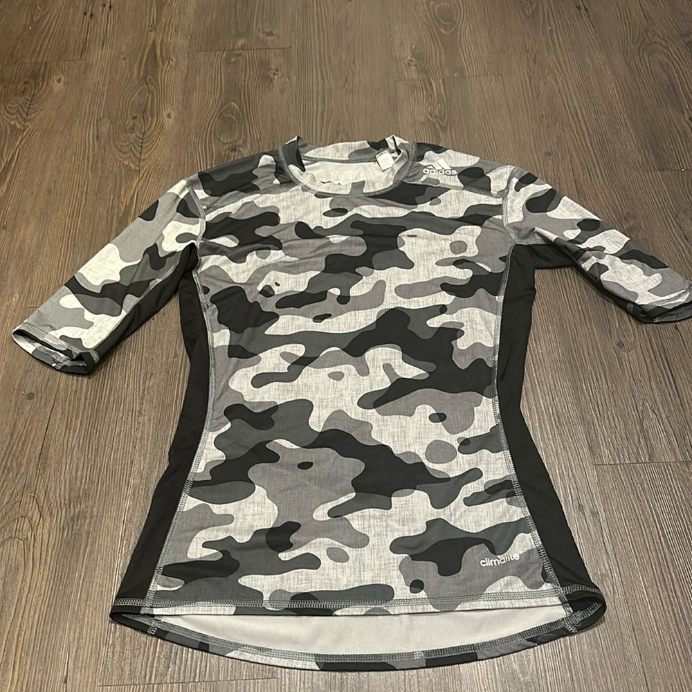 Men’s Adidas techfit compression top, Sz M